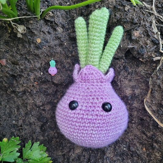 Crochet Kit - Giselle the Garlic